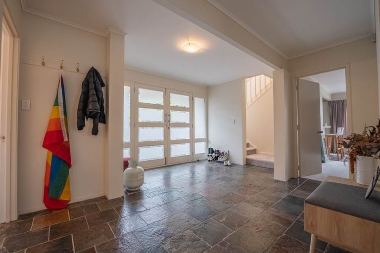 Photo of property in 1/18 Holdaway Avenue, Northcote, Auckland, 0627