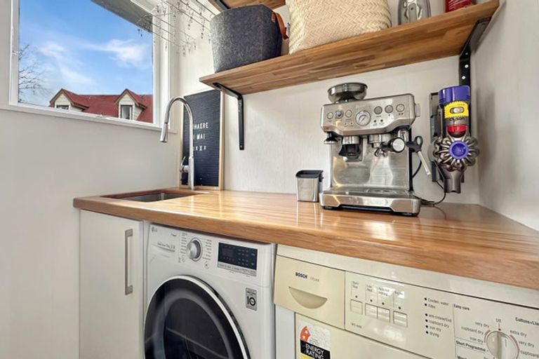 Photo of property in 1/40a Woodglen Road, Glen Eden, Auckland, 0602