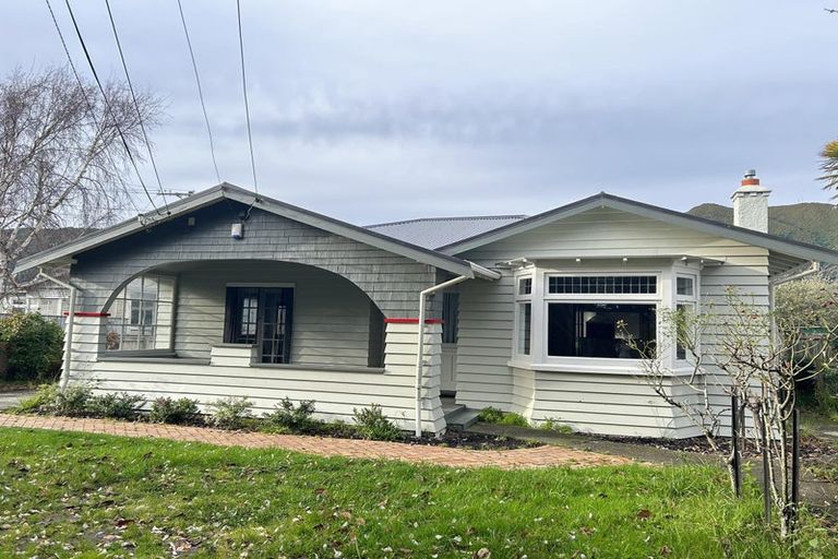 Photo of property in 122 Waiwhetu Road, Waterloo, Lower Hutt, 5011