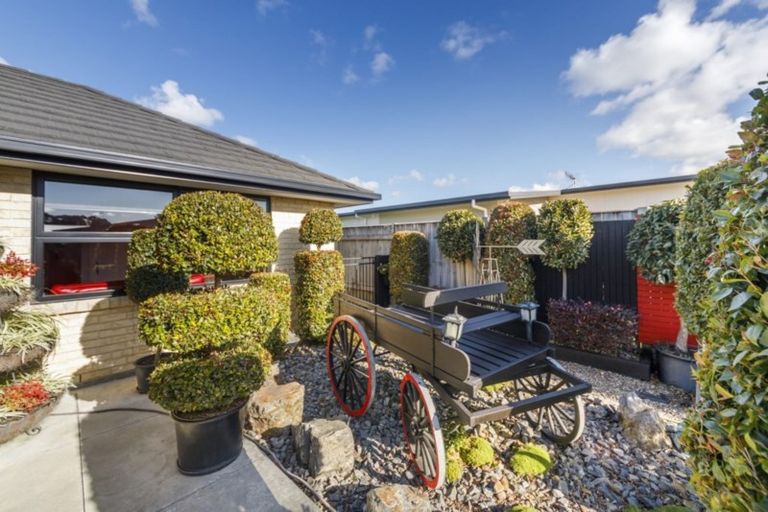 Photo of property in 6 Lorenzo Place, Kelvin Grove, Palmerston North, 4414