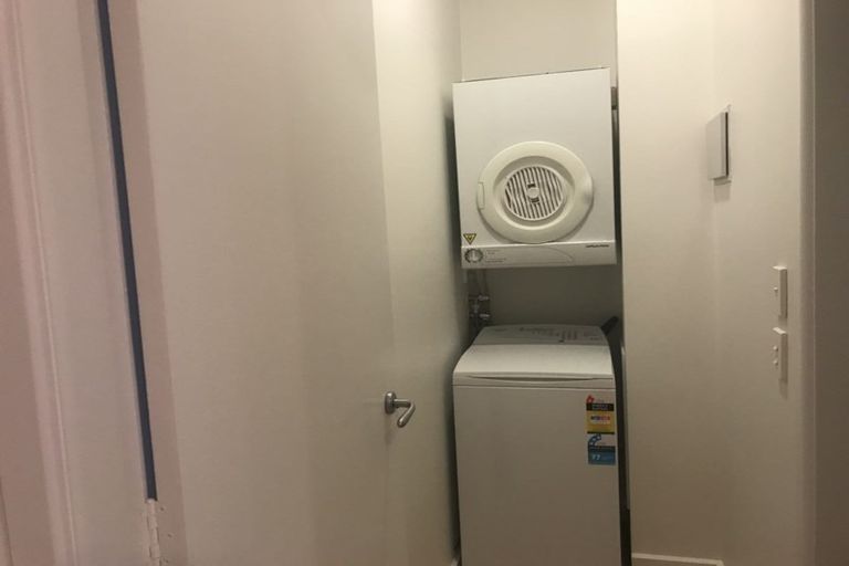 Photo of property in 2/28 Hobson Street, Thorndon, Wellington, 6011