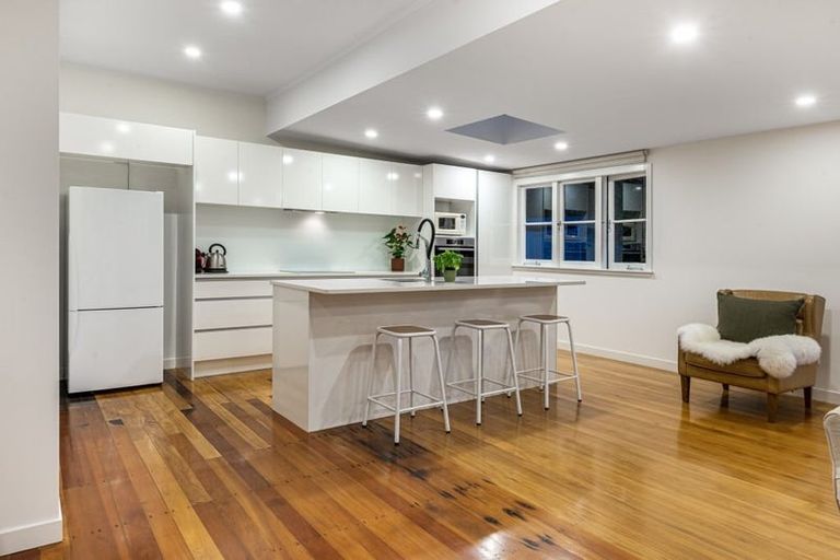 Photo of property in 43 Aramoana Avenue, Devonport, Auckland, 0624