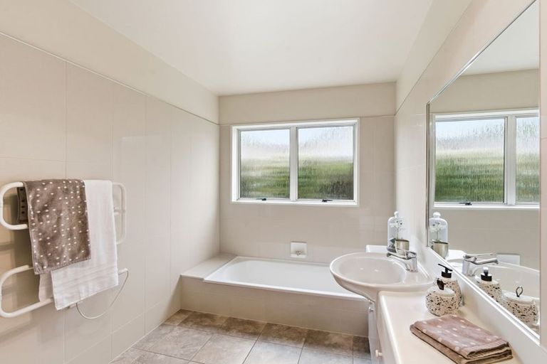 Photo of property in 2/60 Lancewood Drive, Halswell, Christchurch, 8025