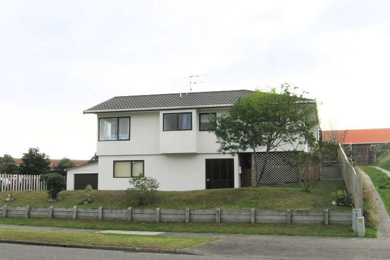Photo of property in 73 Queens Road, Waikanae Beach, Waikanae, 5036