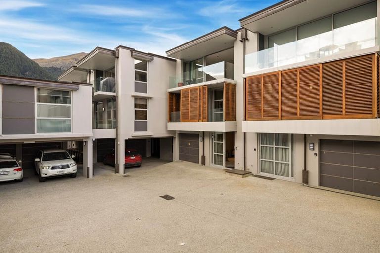 Photo of property in The Beeches Apartments, 9/60 Hallenstein Street, Queenstown, 9300