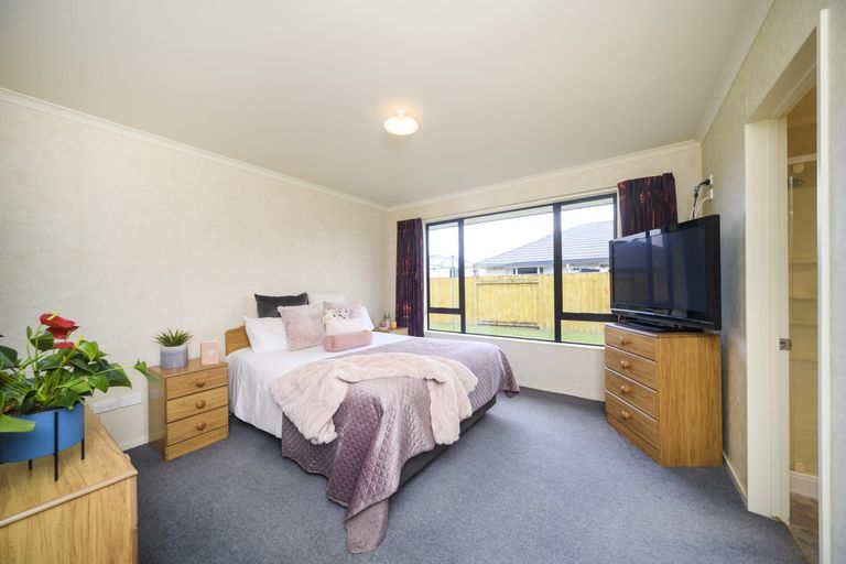 Photo of property in 20 Boston Parade, Kelvin Grove, Palmerston North, 4414