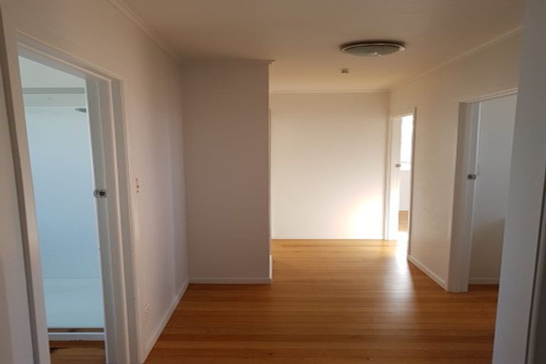 Photo of property in 176 Beach Haven Road, Beach Haven, Auckland, 0626