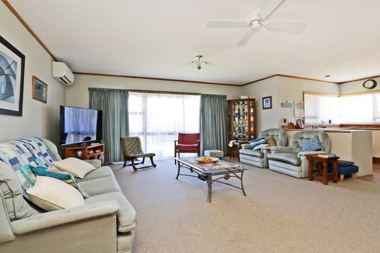 Photo of property in 49a Church Road, Taradale, Napier, 4112