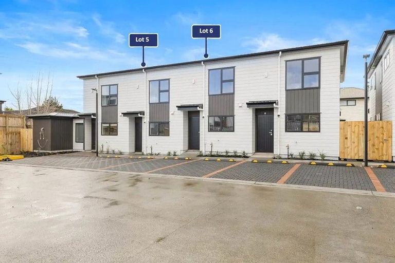 Photo of property in 12/32 Tapuwae Way, Mangere Bridge, 2022