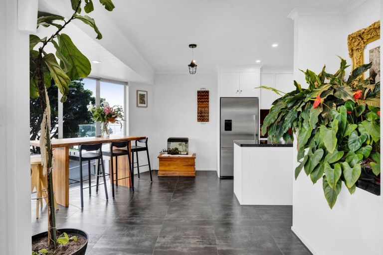 Photo of property in 36 Octavius Place, New Plymouth, 4312