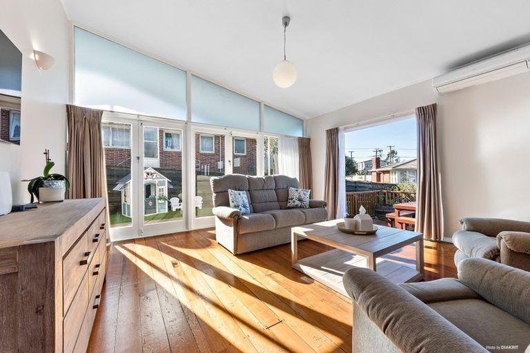 Property details for 4 Whitney Street, New Windsor, Auckland, 0600