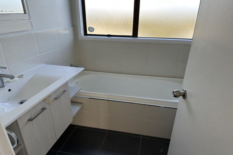 Photo of property in 24 Orton Street, Glenfield, Auckland, 0627