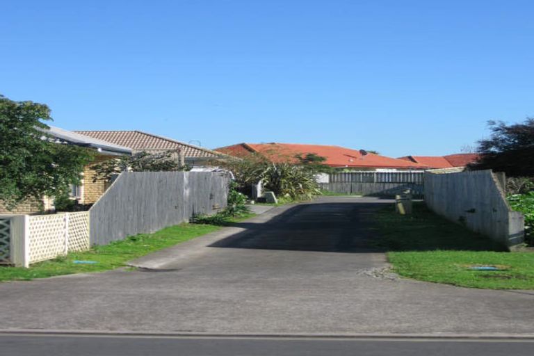 Photo of property in 18 Frank Bunce Grove, Flat Bush, Auckland, 2019