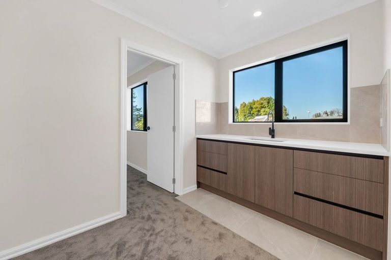 Photo of property in 76a Ennis Avenue, Pakuranga Heights, Auckland, 2010