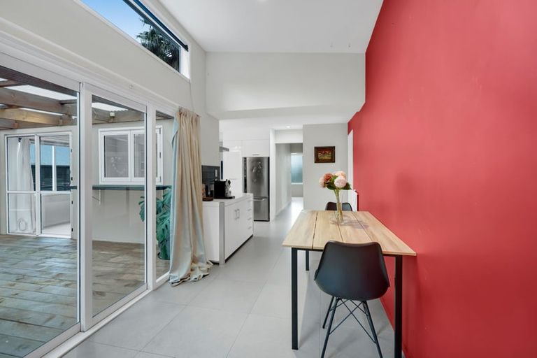 Photo of property in 70 Seaview Road, Marfell, New Plymouth, 4310