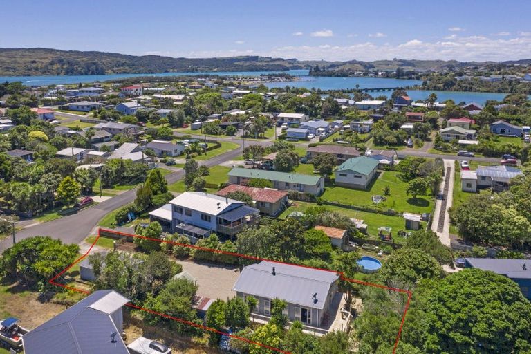 Photo of property in 12 Karioi Crescent, Raglan, 3225