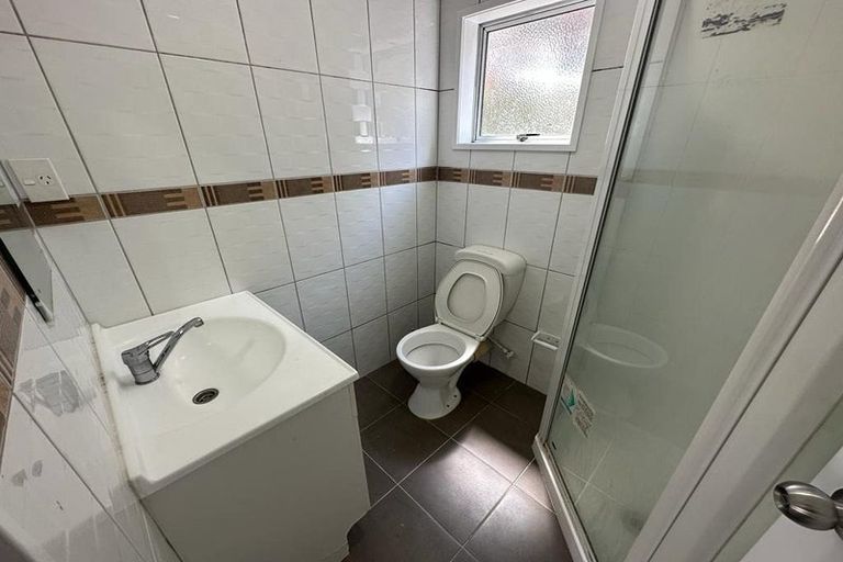 Photo of property in 15 Leo Street, Glen Eden, Auckland, 0602