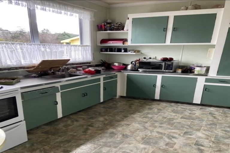 Photo of property in 10 Bridge Street, Tuatapere, 9620