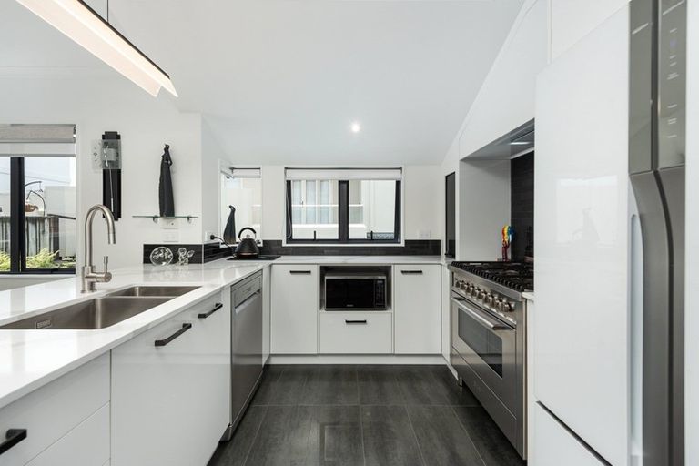 Photo of property in 4b Sunbrae Grove, Mount Maunganui, 3116