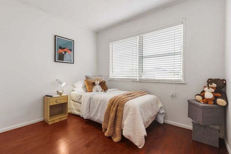 Photo of property in 1/49 Fairclough Road, Beach Haven, Auckland, 0626