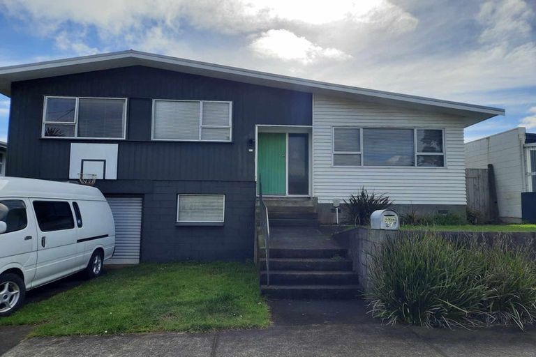 Photo of property in 27 Rospeath Crescent, Spotswood, New Plymouth, 4310