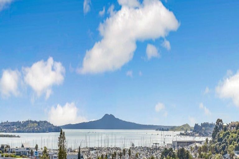 Photo of property in 2/21 Sunderlands Road, Half Moon Bay, Auckland, 2012