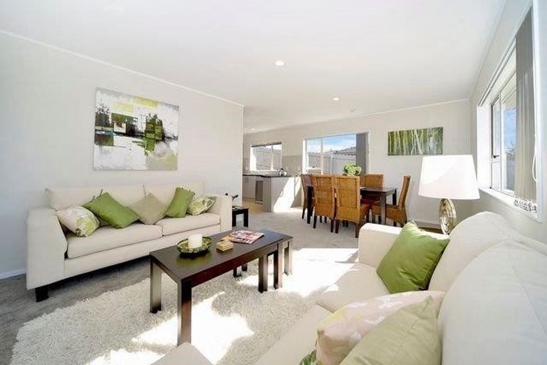 Photo of property in 2/25 Kopara Place, Clendon Park, Auckland, 2103