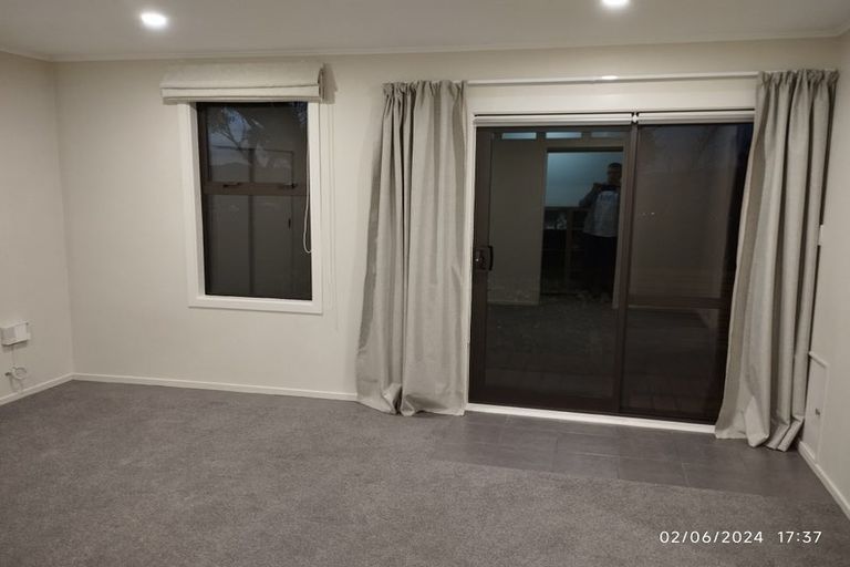 Photo of property in 19 Carluke Street, Paparangi, Wellington, 6037