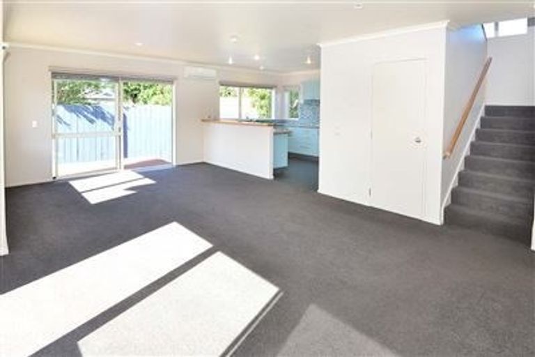 Photo of property in 2/58 Walton Street, Red Beach, 0932