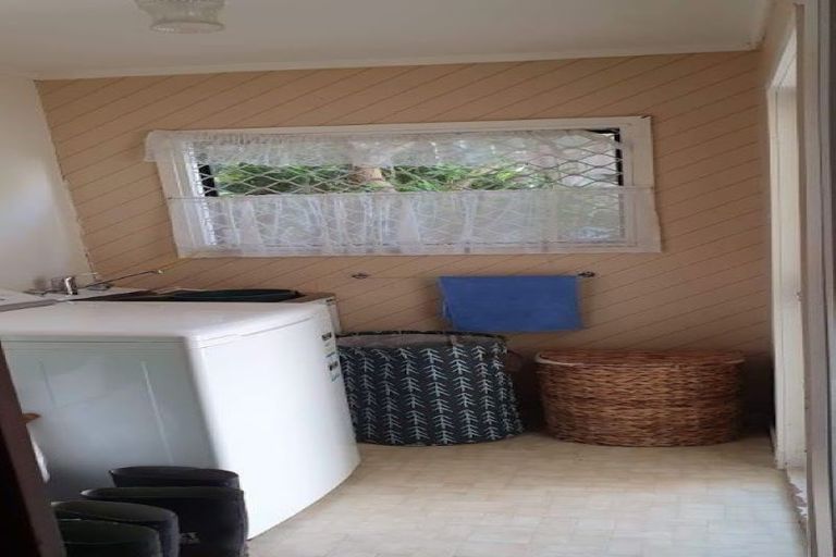 Photo of property in 2/15 Louise Place, Browns Bay, Auckland, 0630