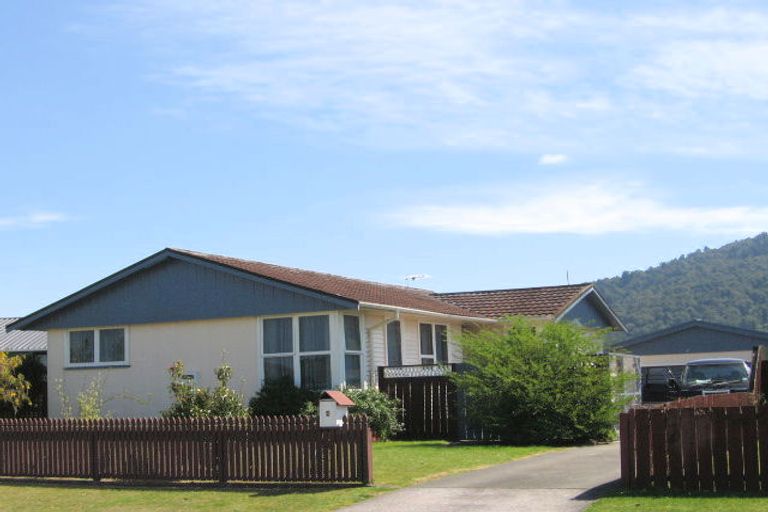 Photo of property in 4 Augustus Earle Place, Pukehangi, Rotorua, 3015