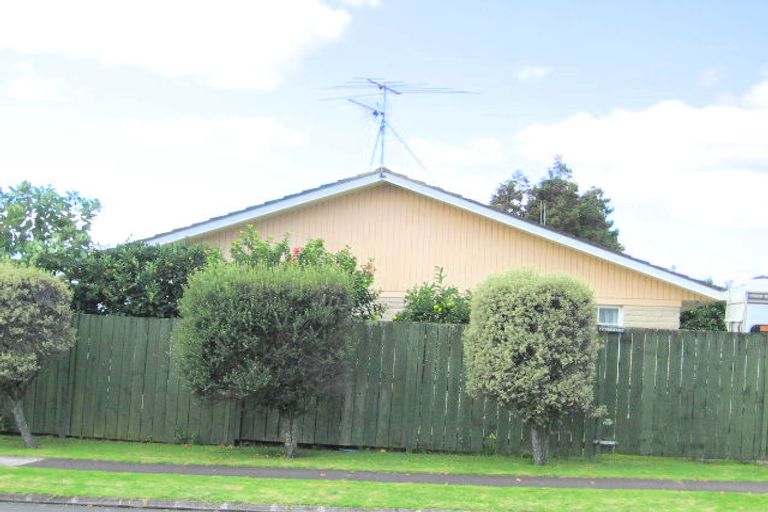 Photo of property in 11a Vivian Wilson Drive, Eastern Beach, Auckland, 2012