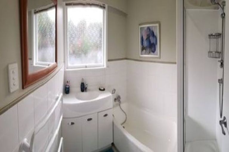 Photo of property in 88 Chivalry Road, Glenfield, Auckland, 0629