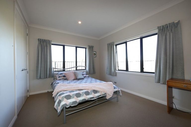 Photo of property in Heynes Place, 28 Heynes Place, Clive, 4102