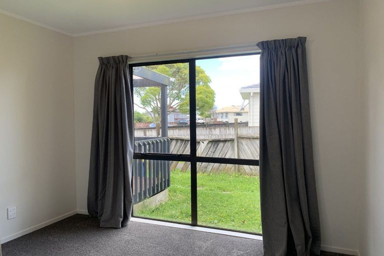 Photo of property in 5 Elisa Lane, Ranui, Auckland, 0612