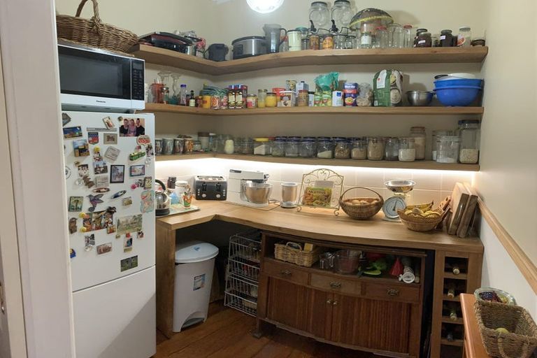 Photo of property in 21 Cobden Road, Bluff Hill, Napier, 4110