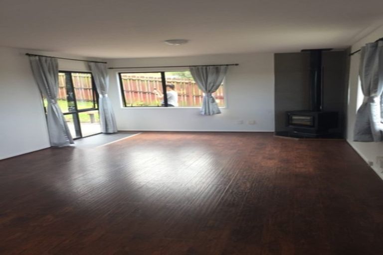 Photo of property in 1/3 Valecrest Place, Bayview, Auckland, 0629