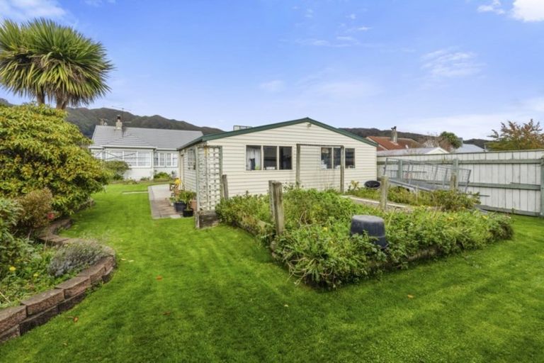 Photo of property in 20 Gibson Crescent, Naenae, Lower Hutt, 5011