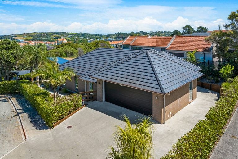 Photo of property in 16 Lagoon View, Gulf Harbour, Whangaparaoa, 0930