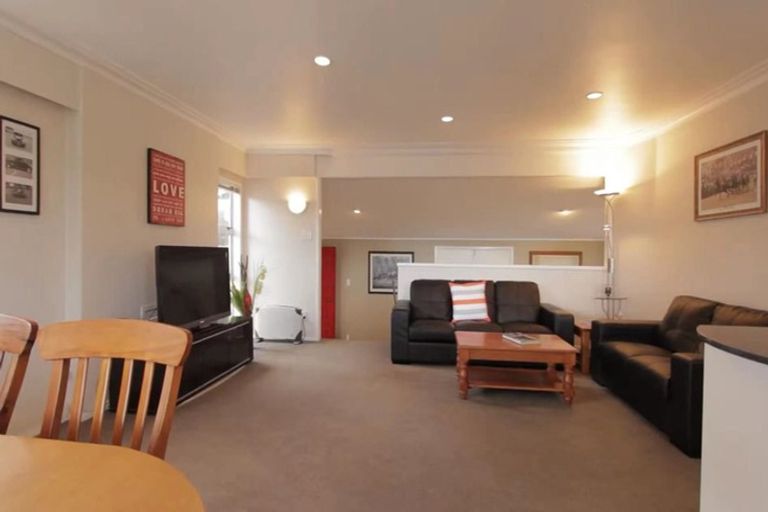 Photo of property in 8 Kay Drive, Blockhouse Bay, Auckland, 0600