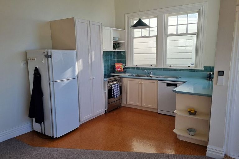 Photo of property in 35a Grant Road, Thorndon, Wellington, 6011