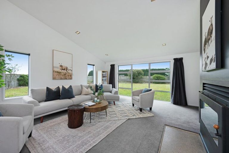 Photo of property in 51 Waikawa Beach Road, Manakau, Levin, 5573