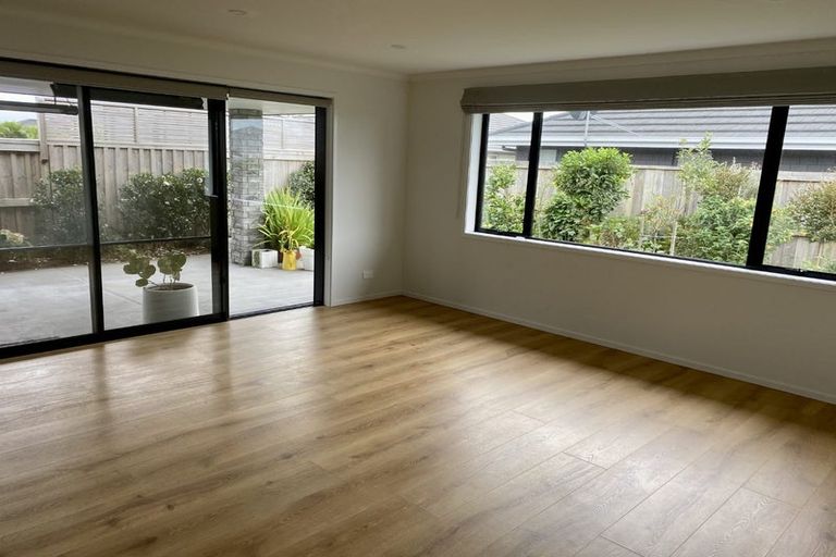 Photo of property in 14 Kahukaka Road, One Tree Point, 0118