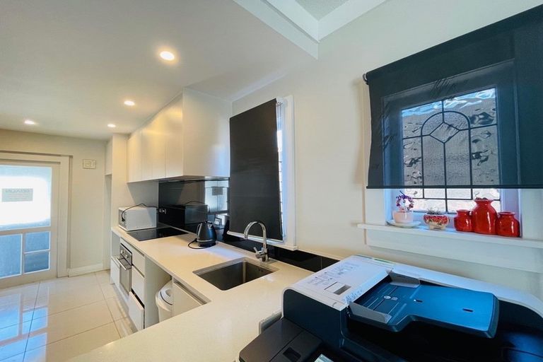 Photo of property in 3208a Great North Road, New Lynn, Auckland, 0600