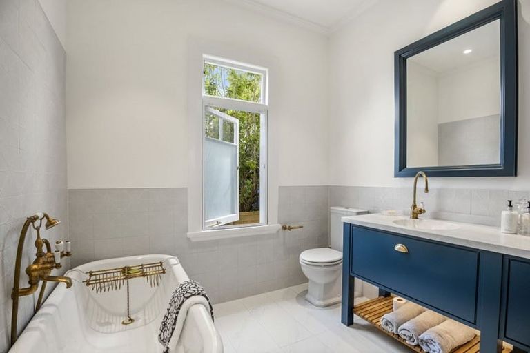 Photo of property in 7a North Avenue, Narrow Neck, Auckland, 0624