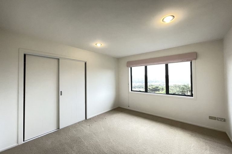 Photo of property in 114 Kittiwake Drive, Schnapper Rock, Auckland, 0632