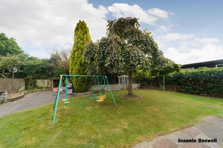 Photo of property in 14 Wikiriwhi Crescent, Awapuni, Palmerston North, 4412