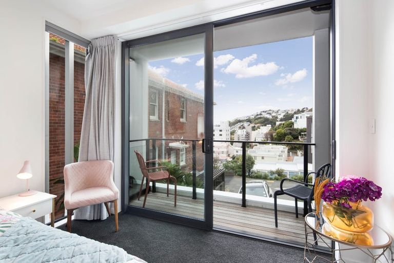 Photo of property in 1/18 Oriental Terrace, Oriental Bay, Wellington, 6011