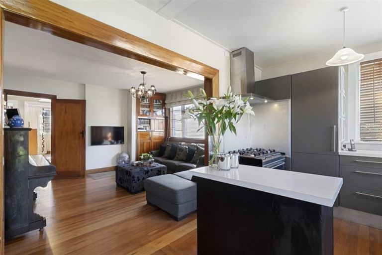 Photo of property in 40 Somerfield Street, Somerfield, Christchurch, 8024