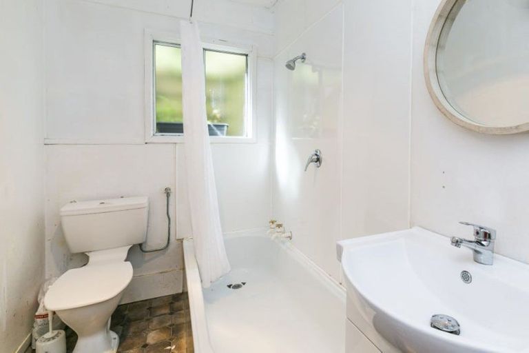 Photo of property in 1/1 Harland Street, Brooklyn, Wellington, 6021